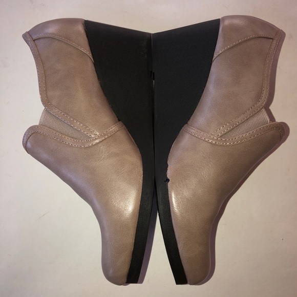 LIFE STRIDE Wedge Ankle Boots Slip-On Beige NWOB (10 M) - Picture 6 of 15